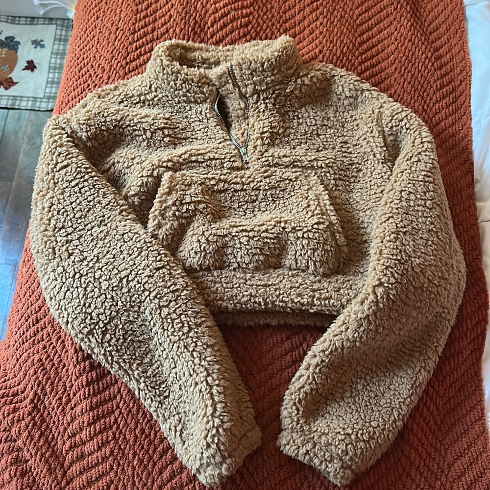 FLUFFY cropped sweat with zipper and pocket